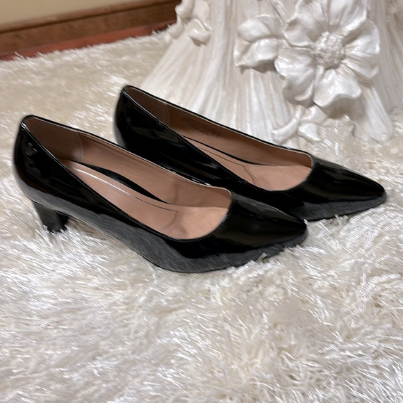 Vionic (Mia) Black Patent Leather Heels - Picture 3 of 6